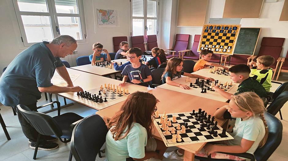 Imagen Las clases de ajedrez siguen en auge en Alcubierre