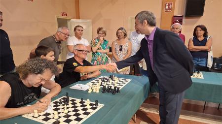 Imagen Pleno de victorias para Kamsky y Nebólsina en las simultáneas del torneo...